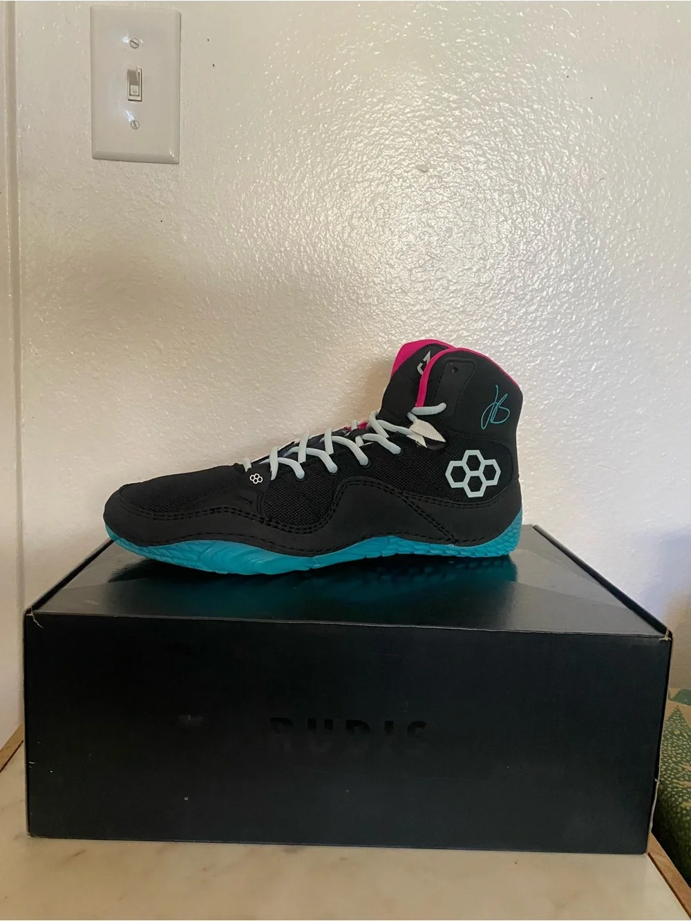 Men's High-Top Athletic Shoes in Black/Teal with Pink Accents
